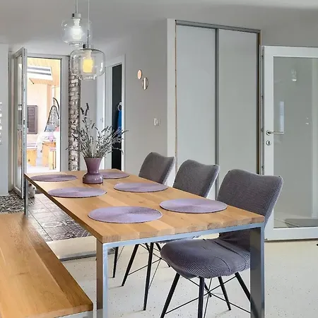 別荘 Antonici メドゥリン